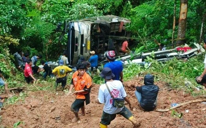 Bus Antar Provinsi Jatuh ke Jurang di Palopo, Empat Penumpang Meninggal Dunia.
