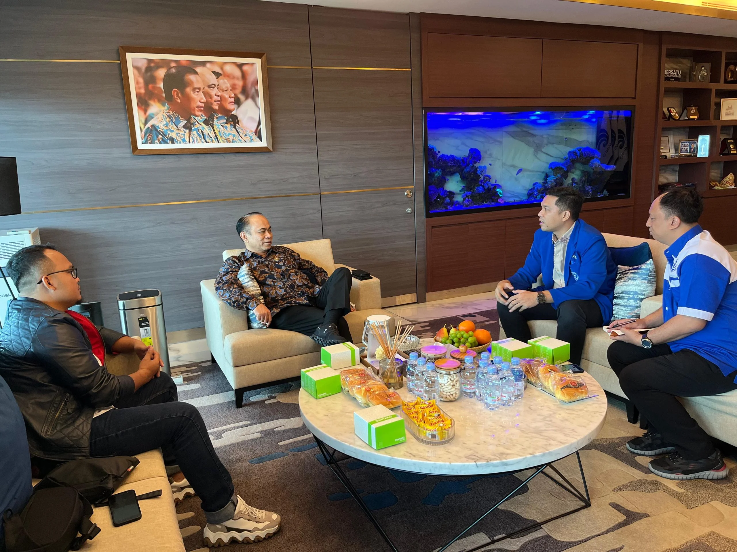Pengurus DPP GAMKI beraudiensi dengan Menteri Komunikasi dan Informatika Budi Arie Setiadi di ruang kerja Menkominfo, Jumat, 26 Juli 2024. Foto: kabarindonesia / gamki