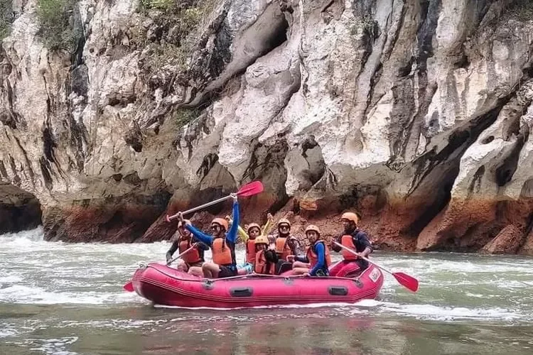 Wisata Jelajah Gua dan Susur Citarum di Sanghyang Kenit Bandung Barat Makin Diminati (Dok. Ist)