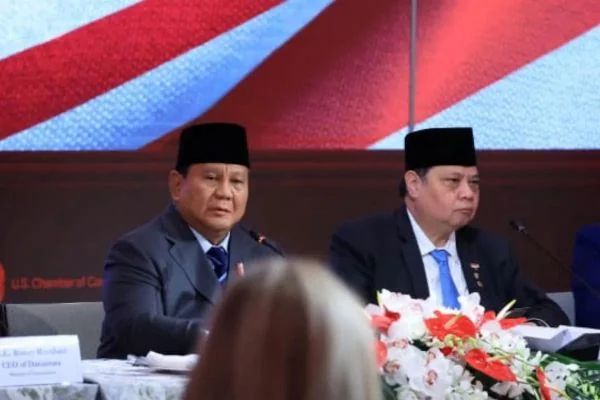 Presiden Prabowo Subianto dalam pertemuan dengan Kamar Dagang Amerika Serikat (USCC), US-ASEAN Business Council (USABC), dan US-Indonesia Society (USINDO) di Gedung USCC, Washington DC (Dok : Int).