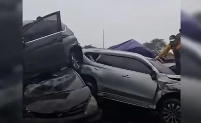 Kecelakaan Tol Cipularang (Sc/YT).