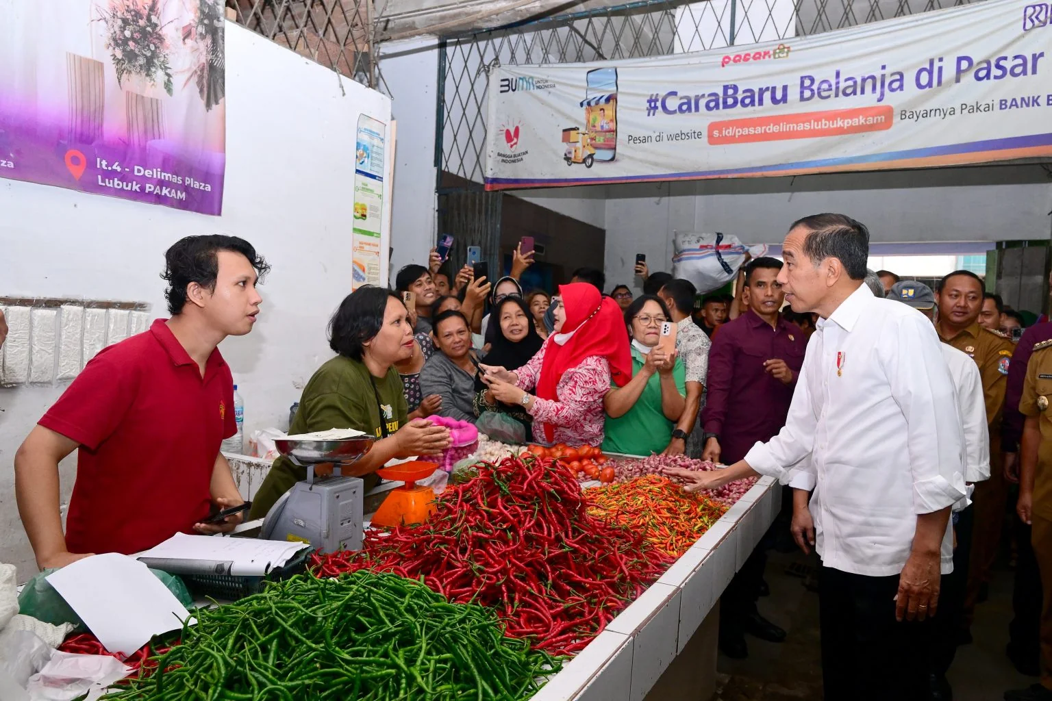 Presiden Joko Widodo (Jokowi) mengunjungi Delimas Pasar Raya Lubuk Pakam,Kabupaten Deli Serdang./Ist