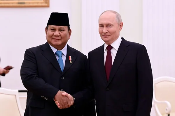 Presiden Republik Indonesia Prabowo Subianto melakukan pertemuan dengan Presiden Federasi Rusia Vladimir Putin setibanya di Moskow (Dok : Ist).