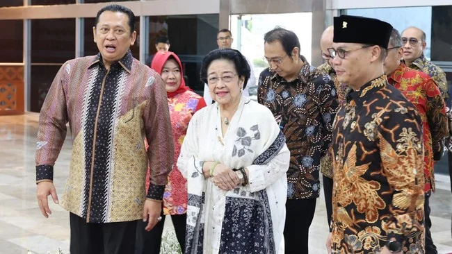 Presiden ke-5 RI Megawati Soekarnoputri mendatangi gedung MPR/DPR/DPD untuk menemui Ketua MPR Bambang Soesatyo (Bamsoet) dan jajaran pimpinan MPR./Ist