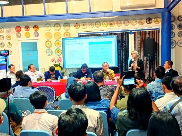 Panel Diskusi Refleksi Akhir Tahun DEEP Indonesia, DIR, dan Rumah Perubahan (Dok : Ist).