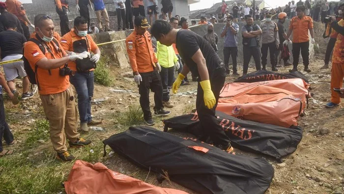 Foto: Penemuan 7 mayat di Kali Bekasi./Ist