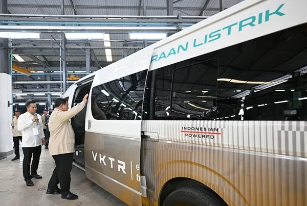Presiden Prabowo Subianto meresmikan pabrik perakitan kendaraan komersial listrik PT. VKTR Sakti Industries di Kabupaten Magelang (Dok : Ist).