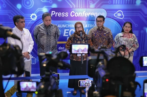 Press Conference Launching Pelatihan GIG Economy Bagi Gen Z dan Soft Launching AI Open Innovation Challenge, serta kebijakan Flexible Working Arrangement (FWA) saat libur Natal dan Tahun Baru 2025 (Dok : Ist).