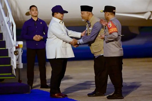 Presiden Prabowo Subianto melakukan peninjauan penanganan bencana banjir dan longsor di Sumatra Barat (Dok : Ist).