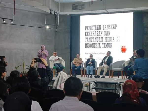 Aktivis dan Peneliti Media, Beche BT Mamma saat Memaparkan Materinya, (Dok: Sinta KabarMakassar).