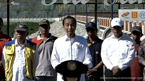 Presiden RI, Joko Widodo (Jokowi) meresmikan Bendungan  Tiu Suntuk, Kamis, (02/05). (Foto: Dok. BPMI Setpres).