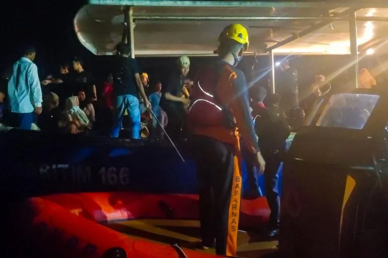 Evakuasi Penumpang Kapal Motor KM Inkamina Maritim 166 oleh Basarnas Natuna./Ist
