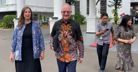 Presiden Direktur sekaligus CEO PT Vale Indonesia Tbk (INCO) Febriany Eddy hingga Chairman Vale Base Metal Global Mark Cutifani nampak menemui Presiden Jokowi.
