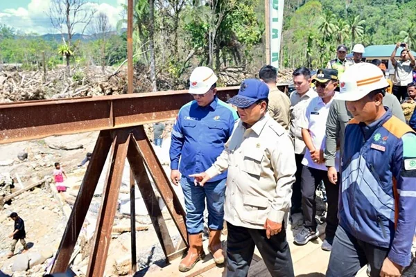 Presiden Prabowo Subianto langsung meninjau pembangunan Jembatan Bailey Sungai Garoga yang berlokasi di Kecamatan Batang Toru (Dok : Ist).