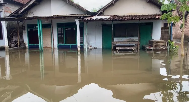 Sudah dua hari banjir rendam pemukiman warga di Kedungbetik Kesamben Jombang (int)