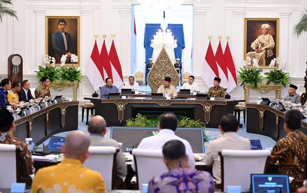 Presiden Prabowo Subianto mengundang para Presiden dan Wakil Presiden Republik Indonesia terdahulu, Menteri Luar Negeri terdahulu, hingga para Ketua Umum Partai Politik dalam pertemuan di Istana Merdeka, Jakarta (Dok : Ist).