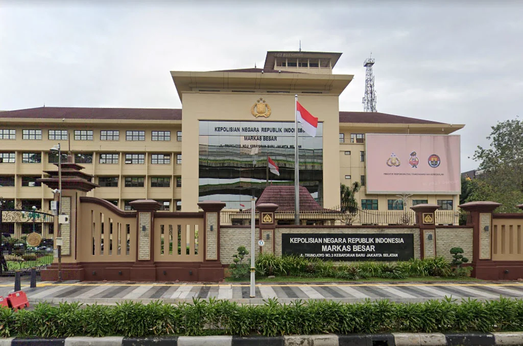 Terdapat 34 Kepolisian Daerah (Polda) di Indonesia, salah satunya Polda Metro Jaya. Setiap Polda dipimpin Kapolda berpangkat Irjen Polisi atau jenderal bintang 2./Ist