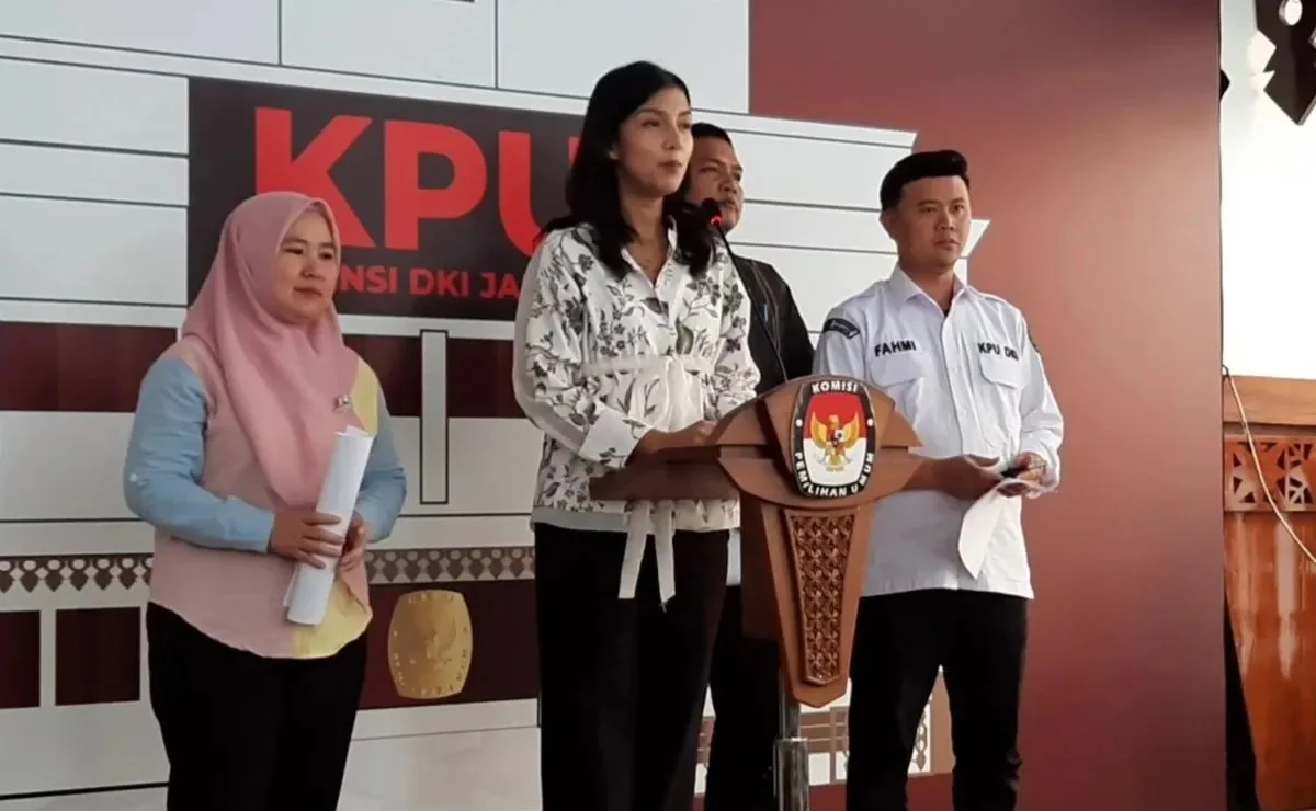 Dari kiri ke kanan Ketua Divisi Perencanaan dan Logistik KPU DKI Jakarta Nelvia Gustina; Ketua Divisi Sosialisasi, Pendidikan Pemilih, dan Partisipasi Masyarakat KPU Provinsi DKI Jakarta, Astri Megatari; Ketua KPU DKI Jakarta Wahyu Dinata; dan Ketua Divis