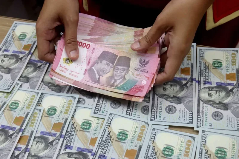 Ilustrasi Rupiah dan Dolar AS