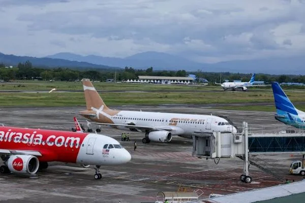 Kemenhub menetapkan fuel surcharge penerbangan maksimal 30 persen setelah harga avtur nasional turun (Dok : Int).