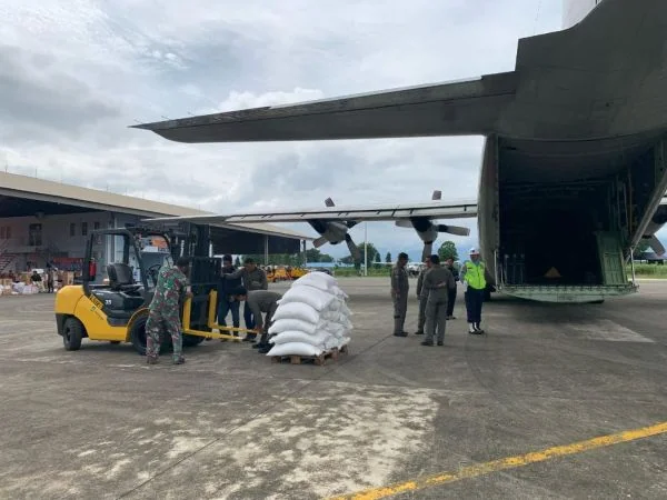Pemerintah melalui Perum Bulog menyalurkan bantuan pangan berupa 20 ton beras ke Kabupaten Bener Meriah, Aceh (Dok : Ist).