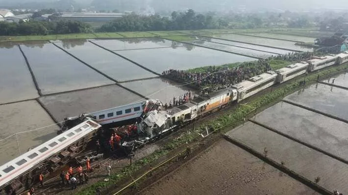 Suasana lokasi tabrakan KA Turangga (Foto:suara.com)