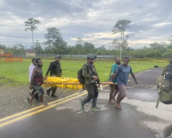 Pengamanan dan evakuasi korban penembakan oleh KKB di Bandara Korowai Batu, Papua (Dok : Int).