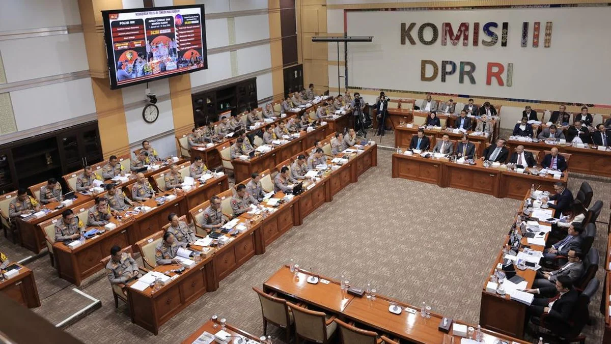 Rapat kerja komisi 3 DPR RI bersama Kapolri (Dok : Ist).