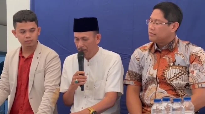 Kades Kohod Arsin Angkat Bicara soal Kasus Pemalsuan Sertifikat Pagar Laut Tangerang.