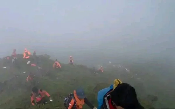 Operasi SAR pesawat ATR 42-500 di Gunung Bulusaraung (Dok : Ist).