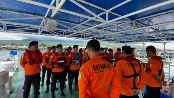 Basarnas memperpanjang operasi pencarian terhadap tiga warga negara asing (WNA) asal Spanyol yang menjadi korban tenggelamnya KM Putri Sakinah (Dok : Ist).