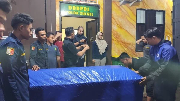 Persiapan penyerahan jenazah kepada keluargan korban (Dok : KabarMakassar).