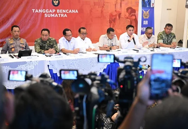 keterangan pers di Posko Terpadu Penanggulangan Bencana Alam, Pangkalan TNI AU Halim Perdanakusuma (Dok : Ist).