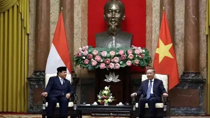 Presiden Terpiilih RI Prabowo Subianto dan Presiden Vietnam H.E. Tô Lâm saat pertemuan di Hanoi

Artikel ini telah tayang di Kompas.com dengan judul "Bertemu Presiden Vietnam, Prabowo Nyatakan RI Siap Bantu Korban Topan Yagi", Klik untuk baca: https://nas