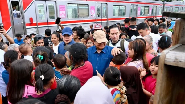 Presiden Prabowo Subianto saat mengunjungi warga di Kelurahan Kramat, Kecamatan Senen, Jakarta Pusat (Dok : Ist).
