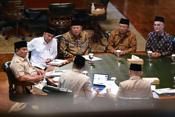 DPR RI bersama jajaran Kementerian Haji dan Umrah melaporkan hasil pengawasan penyelenggaraan ibadah haji 2026 kepada Presiden Prabowo Subianto (Dok : Ist).