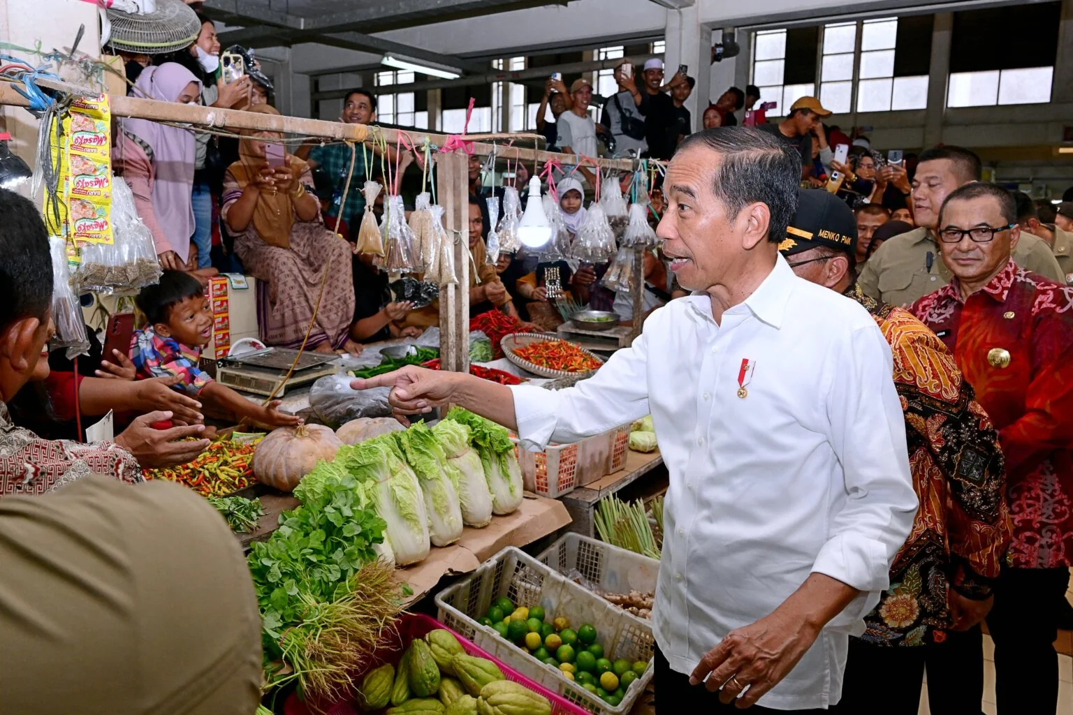 Presiden Joko Widodo (Jokowi) mengunjungi Pasar Sanggam Adji Dilayas, Kabupaten Berau, Provinsi Kalimantan Timur./Ist