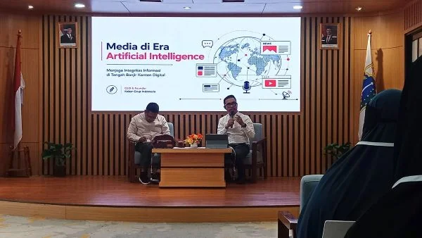 Ketua umum Generasi Digital Indonesia Upi Asmaradhana menjadi pembicara dengan tema Media di Era Artificial Intelligence 
(Dok : KabarJakarta).