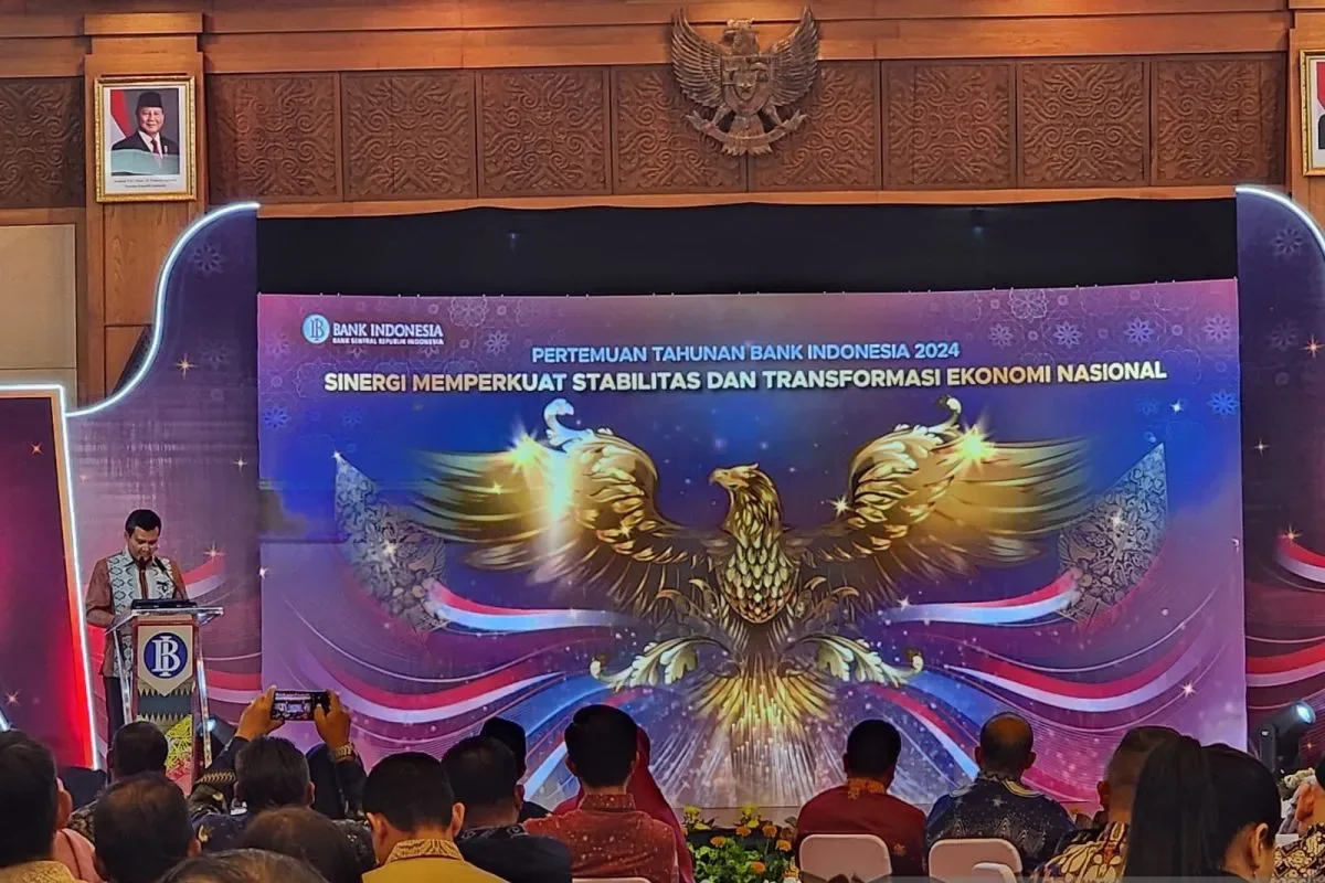 Deputi Kepala Bank Indonesia Perwakilan Kalbar, David Sipahutar saat memberikan sambutan pada kegiatan Forum Ekonomi dan Bisnis yang digelar di Pontianak. DOC: (ANTARA)