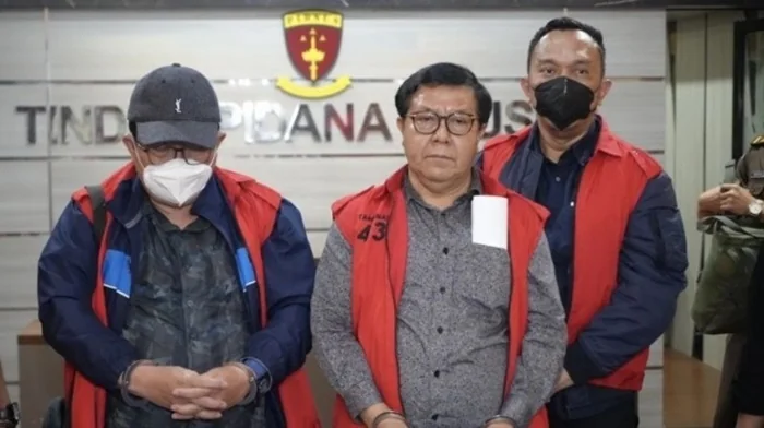 Tiga hakim Pengadilan Negeri (PN) Surabaya yang ditangkap tim gabungan Kejaksaan Agung (Kejagung) RI untuk sementara akan ditahan di Kejaksaan Tinggi (Kejati) Jawa Timur, Kamis (24/10/2024).. (ANTARA/HO-Kejati Jatim).