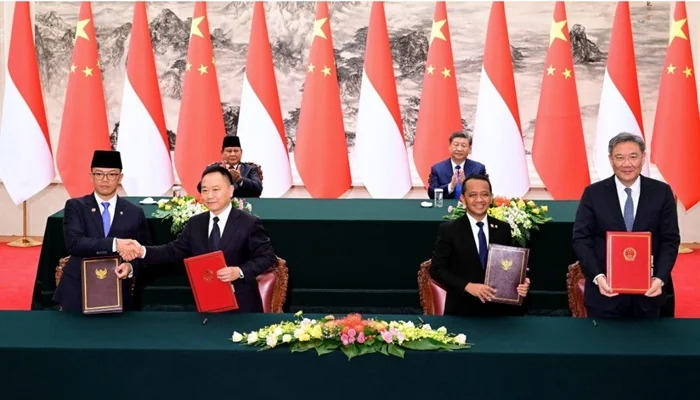 Presiden Prabowo Subianto bersama Presiden RRT, Xi Jinping, menyaksikan penandatanganan sejumlah kesepakatan kerja sama antara Indonesia dan Tiongkok di Great Hall of the People, Beijing, RRT, pada Sabtu, 9 November 2024. Foto: BPMI Setpres/Muchlis Jr.