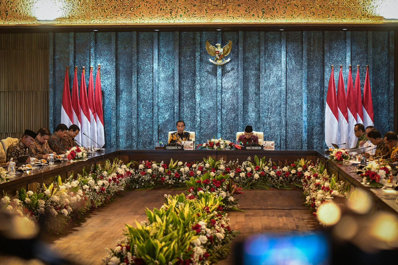 residen Joko Widodo (Jokowi) menyampaikan pengantar pada Sidang Kabinet Paripurna di Istana Garuda, Ibu Kota Nusantara, Provinsi Kalimantan Timur.