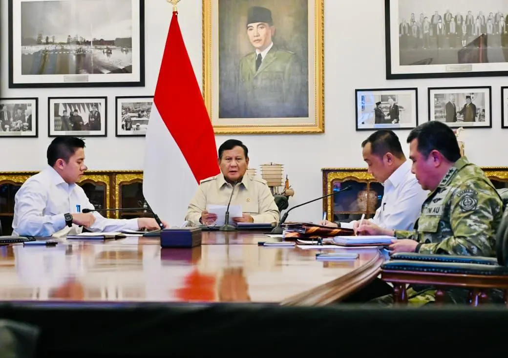 Presiden Prabowo saat memimpin rapat terbatas mengenai perkembangan penanganan bencana alam dari Istana Merdeka (Dok : Ist).