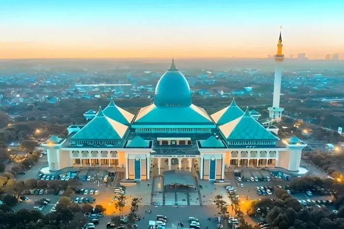 Masjid Al Akbar Surabaya.