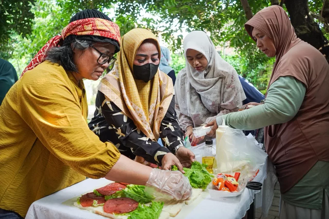 Ibu Rumah Tangga di Bekasi Bisa Punya Penghasilan, Caranya Bikin Onigiri dan Sushi yang Viral