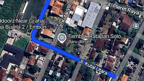 Kediaman mantan Presiden Joko Widodo di Jalan Kutai Utara Nomor 1, Kelurahan Sumber, Kecamatan Banjarsari, Solo, Jawa Tengah muncul label Tembok Ratapan Solo di Google Maps (Dok : Int).