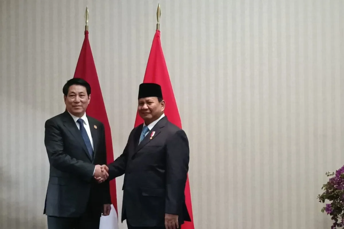 Presiden RI Prabowo Subianto bertemu Presiden Vietnam Luong Cuong dalam pertemuan bilateral di sela-sela KTT APEC, Lima, Peru, ANTARA (INT)