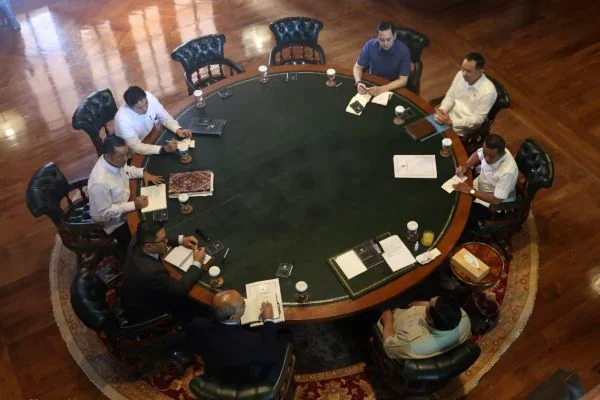 Presiden Prabowo Subianto menerima sejumlah menteri kabinet Merah Putih dalam pertemuan yang digelar di kediaman pribadinya Hambalang (Dok : Ist).