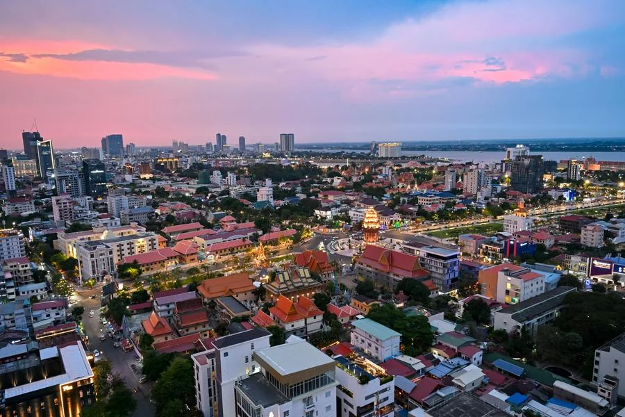 (250417) -- PHNOM PENH, April 17, 2025 (Xinhua) -- This photo taken on April 13, 2025 shows the cityscape of Phnom Penh, Cambodia. Phnom Penh, capital of the Kingdom of Cambodia, is located beside the confluence of the Mekong and Tonle Sap rivers. The coe