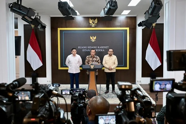 Menteri Sekretaris Negara Prasetyo Hadi saat memberi keterangan pers terkait pergantian Kepala BGN (Dok : Ist).